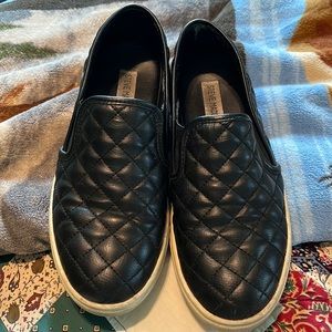 Steve Madden slip on quilted shoes